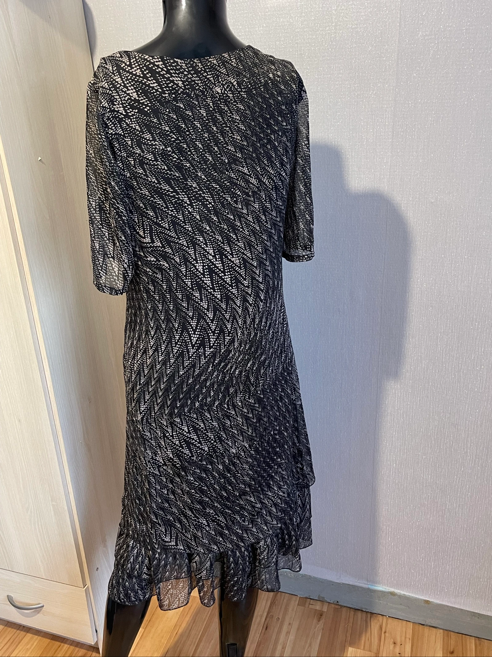 Lindo vestido com babados tamanho M – photo 2